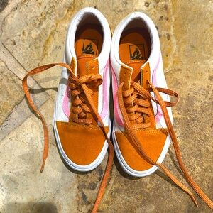 Vans women’s sneakers! Size 7. Great condition, only worn 1-2 times.